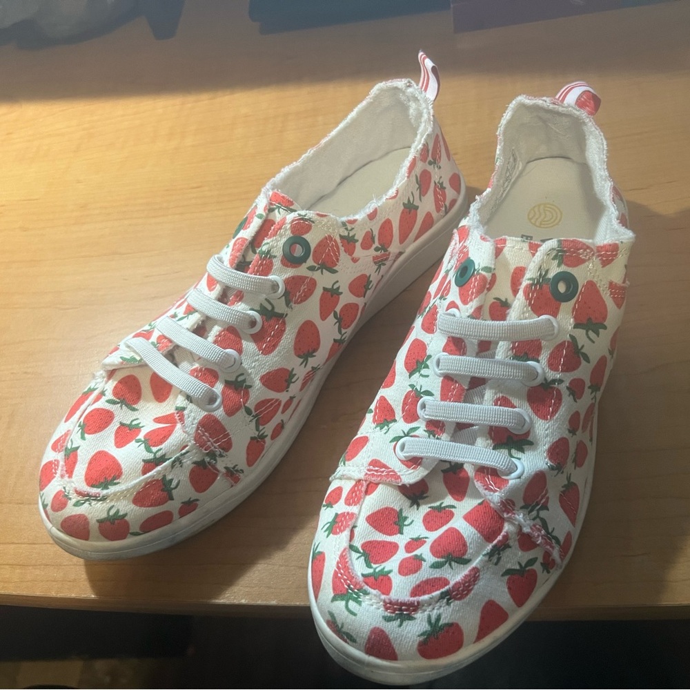 Vionic Beach Pismo Red Strawberry Slip On Comfort Sneaker Women’s 9.5